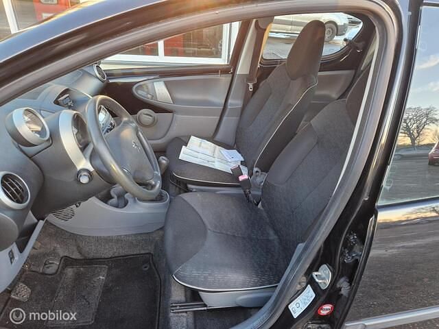 Occasion Peugeot 107 68 PK (50 kW) 2010 Zwart (metallic) Hatchback