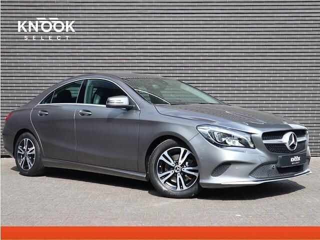 Grijs Gebruikt 2019 Mercedes CLA180 Ambition Sedan | € 22.950 (Eerlijke prijs) - Afbeelding 1/4
