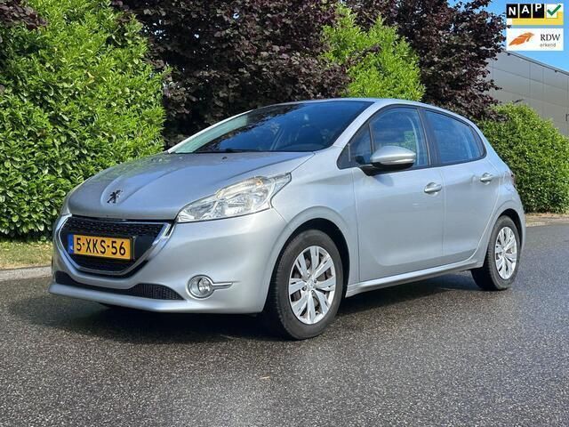 Grijs Gebruikt 2014 Peugeot 208 Envy Hatchback | € 4.950 (Eerlijke prijs) - Afbeelding 1/4