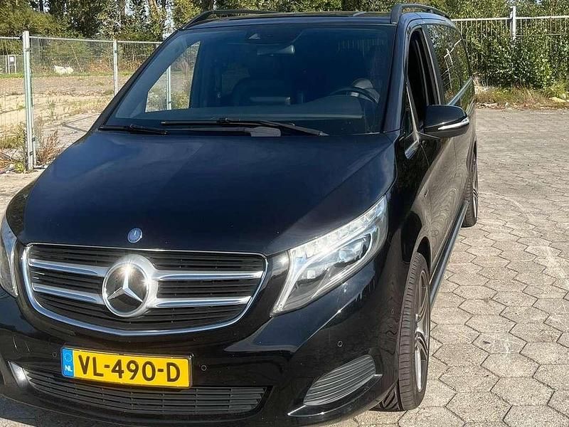 Zwart Gebruikt 2014 Mercedes V250 Edition MPV | € 34.000 (Duur) - Afbeelding 1/4