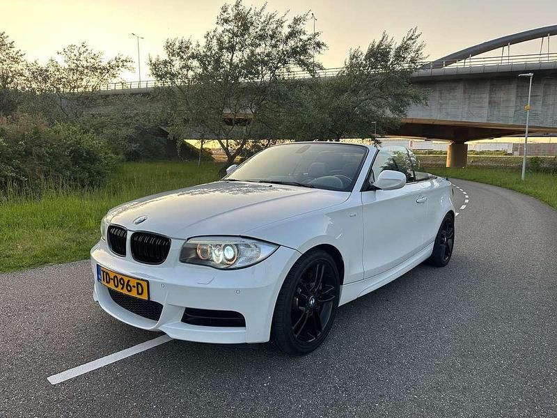 Wit Gebruikt 2012 BMW 135 Cabriolet Cabriolet | € 19.500 - Afbeelding 1/4
