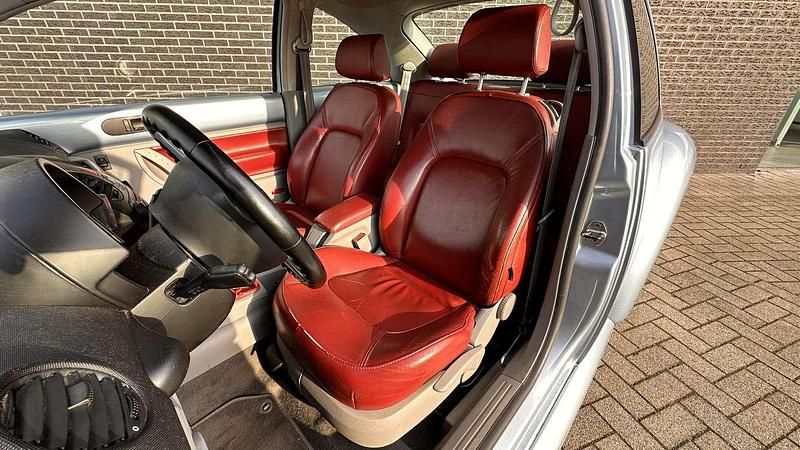 Occasion VW New Beetle Highline 150 PK (110 kW) 2005 Blauw Hatchback