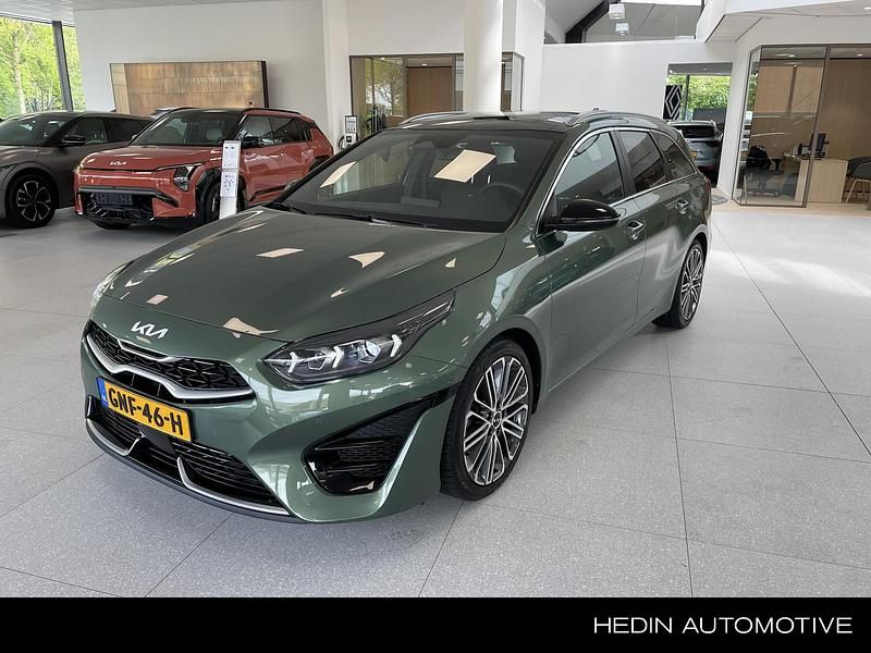 Groen Gebruikt 2024 Kia Ceed Hatchback | € 33.900 (Duur) - Afbeelding 1/4