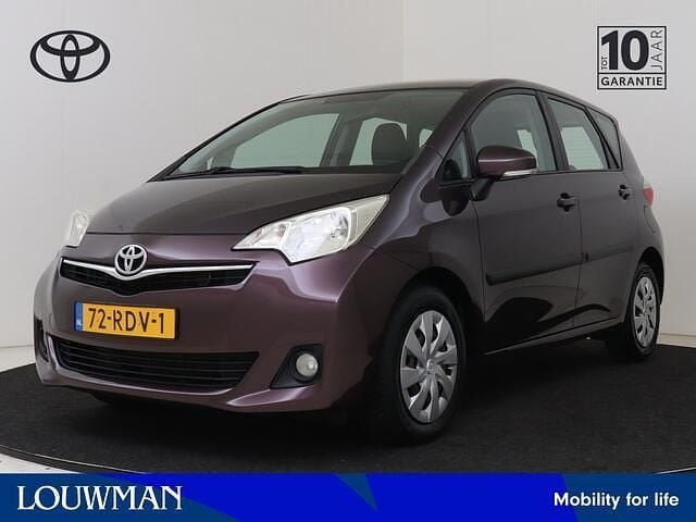 Paars mica Gebruikt 2011 Toyota Verso-S MPV | € 7.950 (Eerlijke prijs) - Afbeelding 1/4