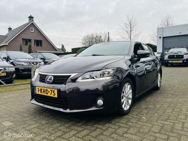Bruin Gebruikt 2013 Lexus CT200h Business Edition Hatchback | € 7.950 (Eerlijke prijs) - Afbeelding 1/4