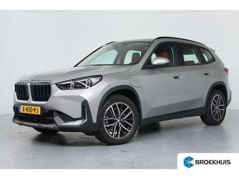 Grijs, metallic lak Gebruikt 2024 BMW X1 SUV | € 48.900 (Goede deal) - Afbeelding 1/4