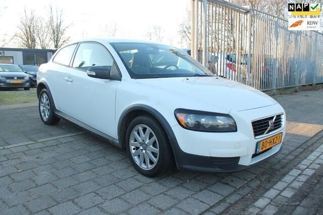 Wit Gebruikt 2009 Volvo C30 Hatchback | € 2.950 (Eerlijke prijs) - Afbeelding 1/4