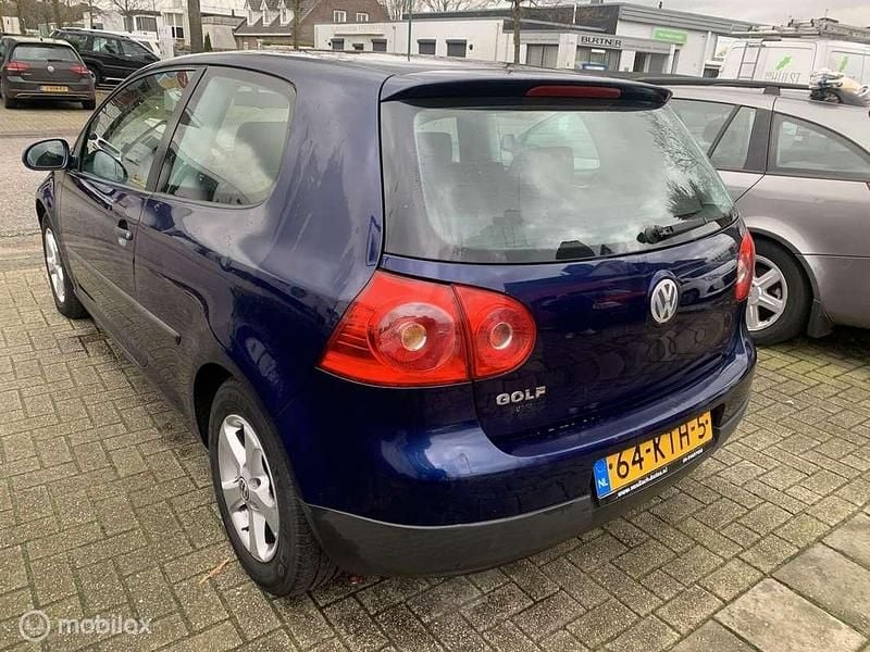 Occasion VW Golf IV Trendline 75 PK (55 kW) 2005 Blauw, metallic lak Hatchback