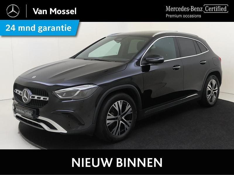 Zwart Gebruikt 2025 Mercedes GLA180 Luxury SUV | € 49.945 (Super prijs) - Afbeelding 1/4