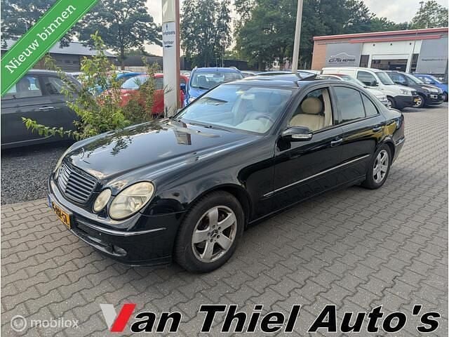 Zwart Gebruikt 2005 Mercedes E240 Avantgarde Sedan | € 3.950 (Duur) - Afbeelding 1/4