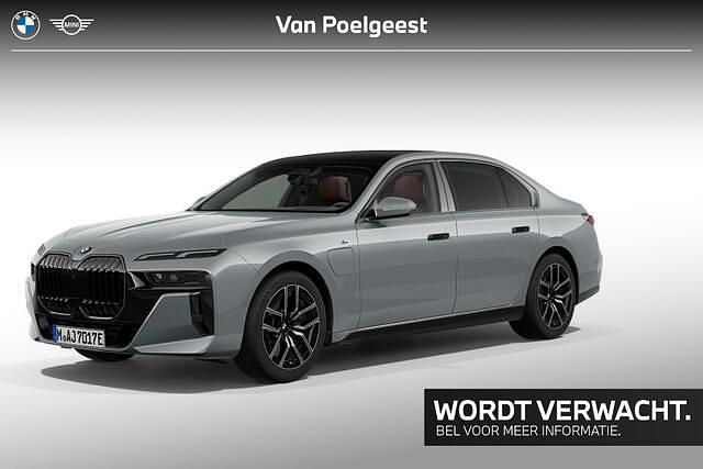 M brooklyn grau Gebruikt 2025 BMW 750e Comfort Edition Sedan | € 114.900 (Eerlijke prijs) - Afbeelding 1/2