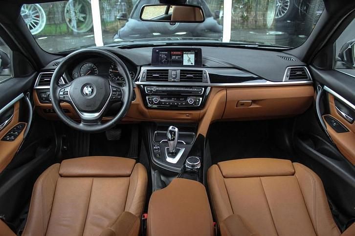 Occasion BMW 318 Executive 136 PK (100 kW) 2018 Zwart Stationwagen