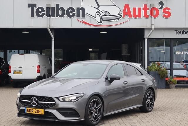 Grijs Gebruikt 2020 Mercedes CLA250 Premium Plus Sedan | € 29.985 (Super prijs) - Afbeelding 1/4