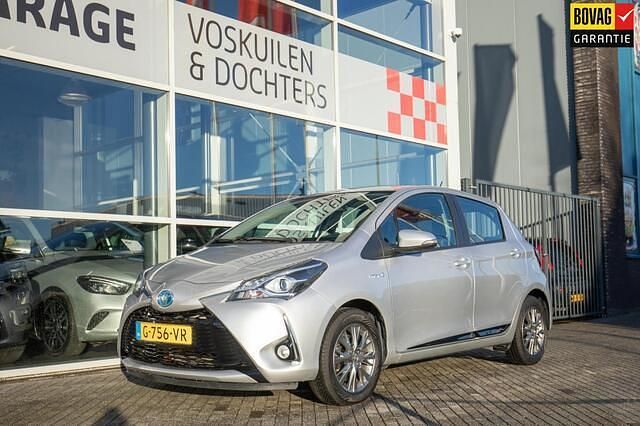 Grijs Occasion 2018 Toyota Yaris Design Hatchback | € 15.950 (Eerlijke prijs) - Afbeelding 1/4