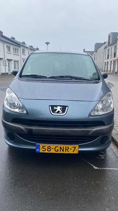 Grijs Gebruikt 2008 Peugeot 1007 Hatchback | € 2.000 (Eerlijke prijs) - Afbeelding 1/4