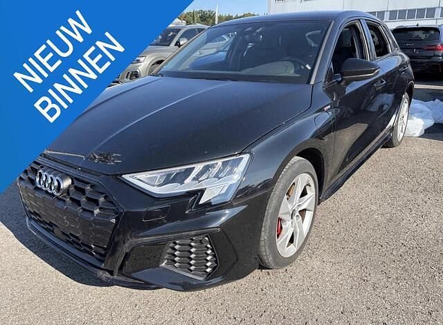 Zwart Gebruikt 2022 Audi A3 Sportback Competition Hatchback | € 30.950 (Goede deal) - Afbeelding 1/4