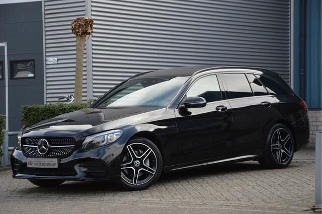 Zwart Gebruikt 2021 Mercedes C180 AMG line Stationwagen | € 31.950 (Eerlijke prijs) - Afbeelding 1/4