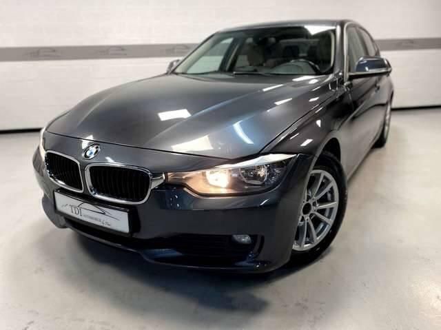 Grijs Gebruikt 2015 BMW 316 Sport Line Sedan | € 9.999 (Goede deal) - Afbeelding 1/4