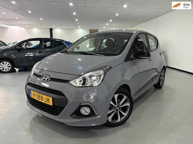 Grijs Gebruikt 2015 Hyundai i10 Comfort Hatchback | € 4.999 (Eerlijke prijs) - Afbeelding 1/4