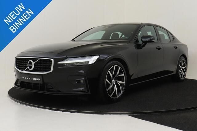 Zwart, metallic lak Gebruikt 2019 Volvo S60 R-Design Sedan | € 26.890 (Eerlijke prijs) - Afbeelding 1/4