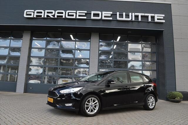 Zwart Gebruikt 2017 Ford Focus Hatchback | € 8.900 (Eerlijke prijs) - Afbeelding 1/4