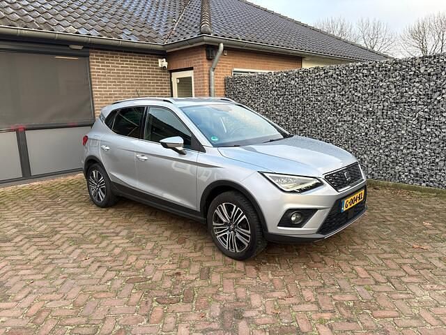 Grijs (metallic) Gebruikt 2018 Seat Arona Business SUV | € 14.995 (Eerlijke prijs) - Afbeelding 1/4
