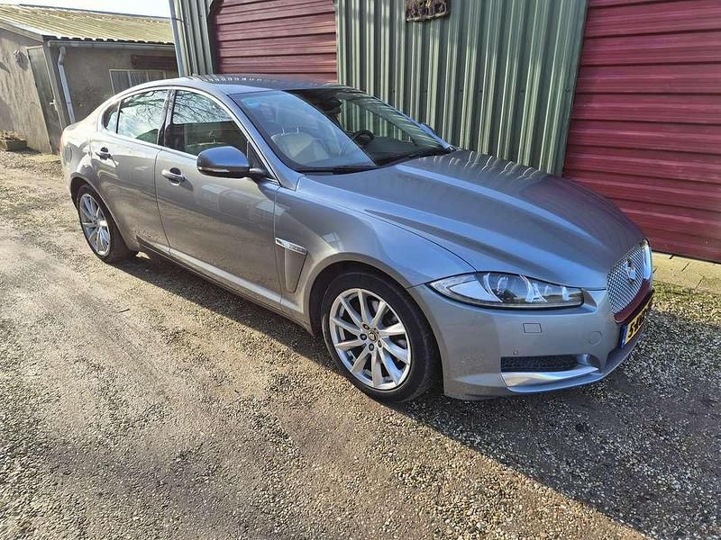 Grijs Occasion 2013 Jaguar XF Business Edition Sedan | € 7.750 (Eerlijke prijs) - Afbeelding 1/4