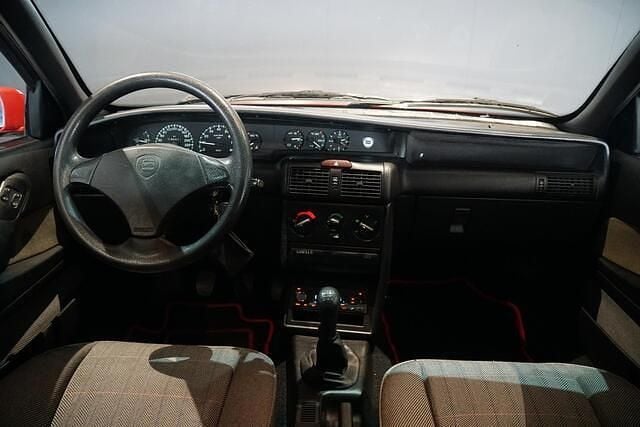 Occasion Lancia Delta 139 PK (102 kW) 1996 Rood Hatchback