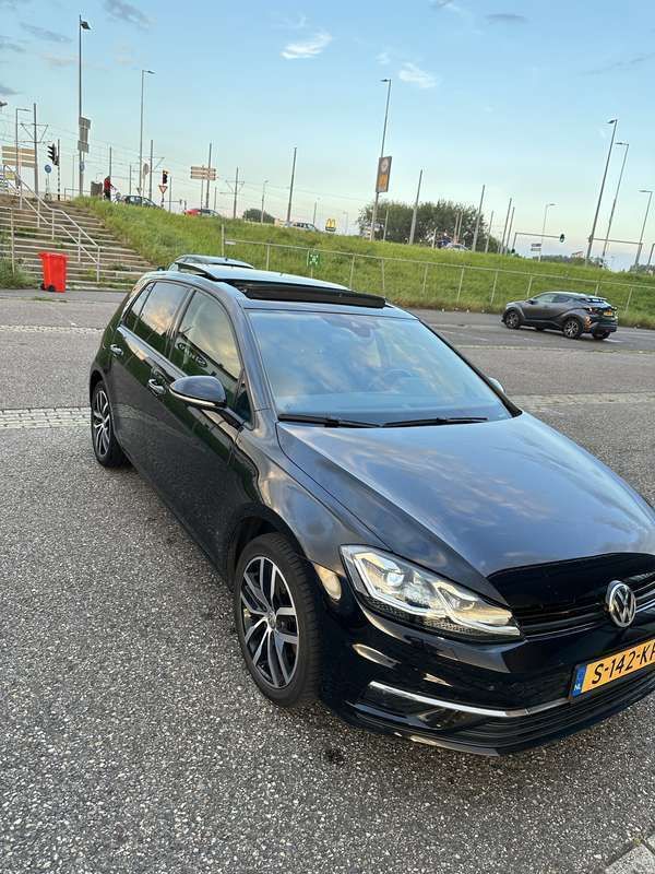 Zwart Gebruikt 2019 VW Golf VII Stationwagen | € 17.500 (Super prijs) - Afbeelding 1/4