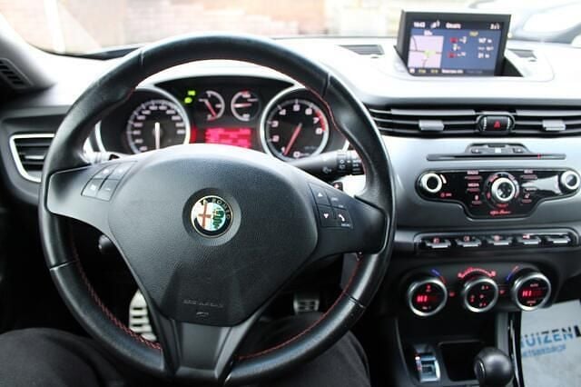 Occasion Alfa Romeo Giulietta Distinctive 170 PK (125 kW) 2012 Grijs Hatchback
