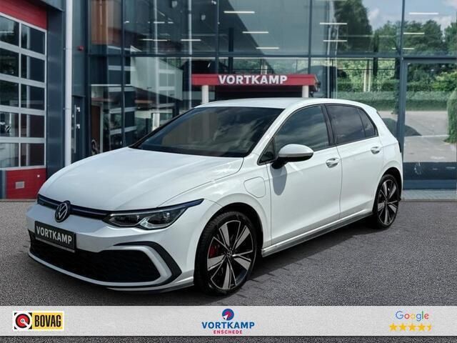 Wit, andere lak Gebruikt 2022 VW Golf VIII GTE Hatchback | € 26.950 (Goede deal) - Afbeelding 1/4