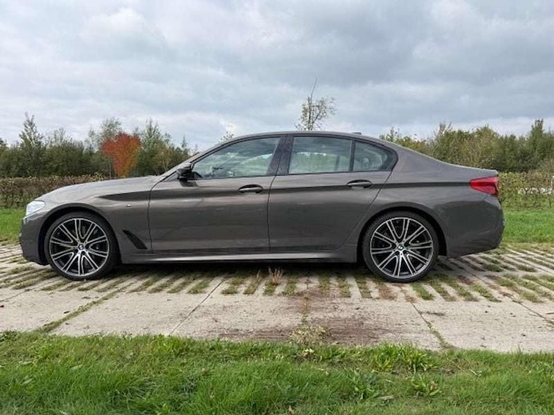 Grijs Gebruikt 2019 BMW 540 Executive Sedan | € 40.500 (Eerlijke prijs) - Afbeelding 1/4