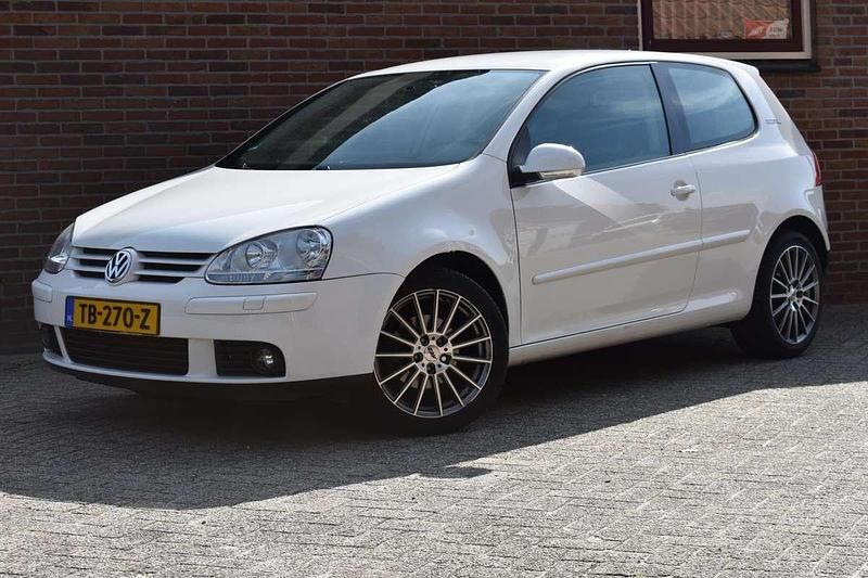 Wit Gebruikt 2006 VW Golf V Trendline Hatchback | € 3.949 (Eerlijke prijs) - Afbeelding 1/4