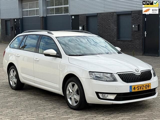 Wit Gebruikt 2014 Skoda Octavia Business Line Stationwagen | € 4.999 (Eerlijke prijs) - Afbeelding 1/4