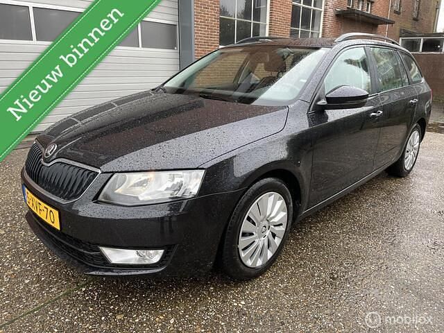 Zwart Gebruikt 2014 Skoda Octavia Ambition Stationwagen | € 6.200 (Eerlijke prijs) - Afbeelding 1/4