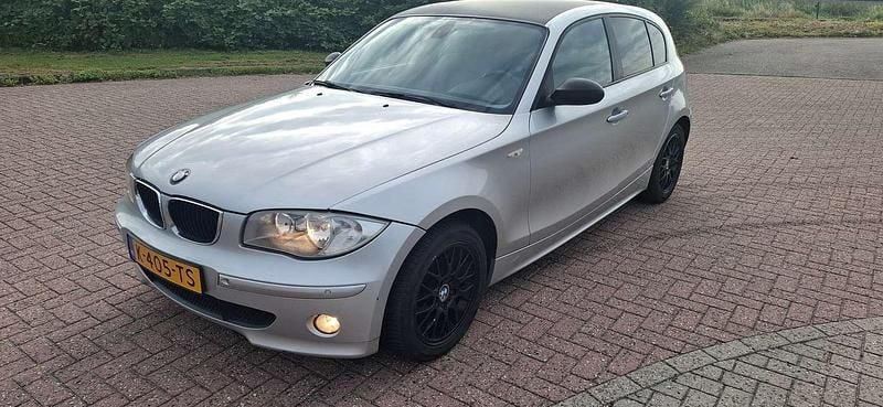 Zilver Gebruikt 2005 BMW 120 Hatchback | € 3.250 (Goede deal) - Afbeelding 1/4