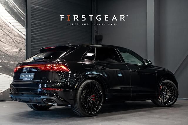 Zwart Nieuw 2025 Audi Q8 Proline SUV | € 109.900 - Afbeelding 1/3