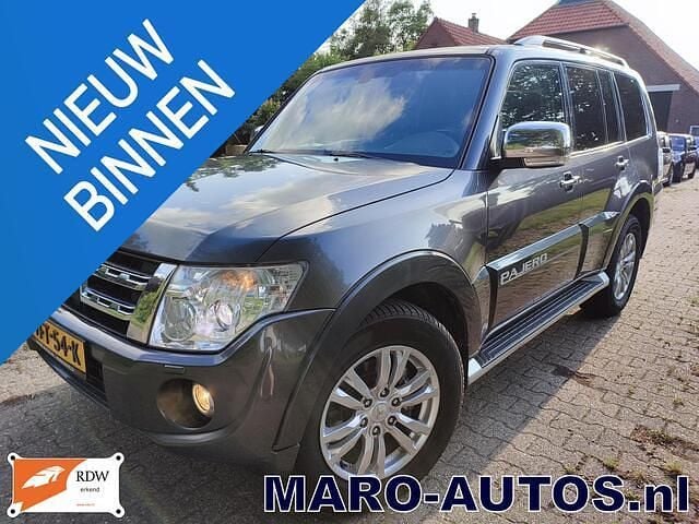 Grijs Gebruikt 2013 Mitsubishi Pajero Instyle SUV | € 18.950 - Afbeelding 1/4