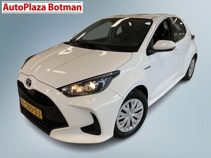 Wit Occasion 2020 Toyota Yaris Active Hatchback | € 19.950 (Eerlijke prijs) - Afbeelding 1/4