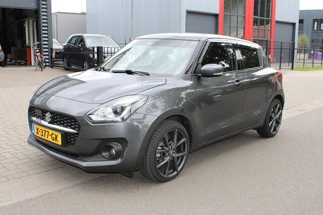 Grijs Gebruikt 2023 Suzuki Swift Style Hatchback | € 18.950 (Eerlijke prijs) - Afbeelding 1/4