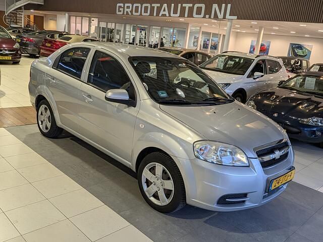 Grijs Occasion 2009 Chevrolet Aveo Sedan | € 1.944 (Eerlijke prijs) - Afbeelding 1/4