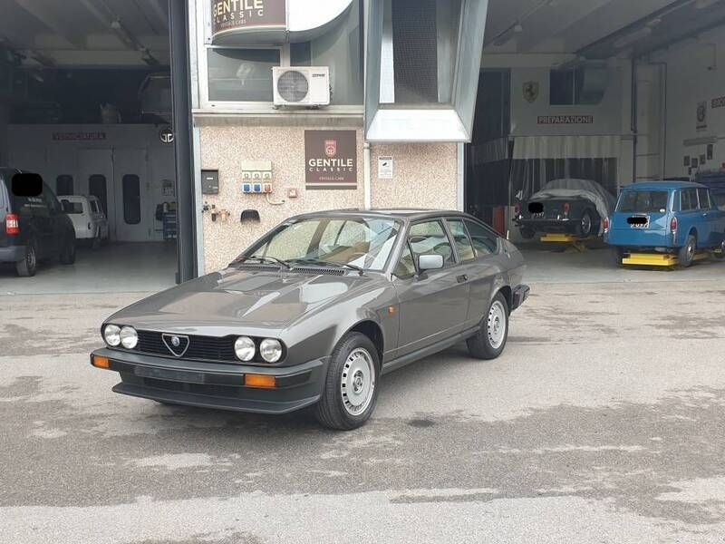 Grijs Gebruikt 1981 Alfa Romeo GTV Coupé | € 34.800 - Afbeelding 1/4
