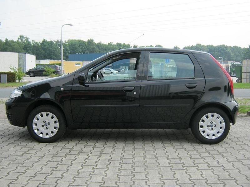 Zwart (metallic) Gebruikt 2005 Fiat Punto Active Hatchback | € 1.199 (Eerlijke prijs) - Afbeelding 1/1