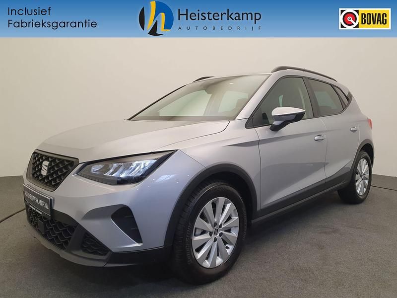 Grijs Gebruikt 2024 Seat Arona Style SUV | € 20.950 (Eerlijke prijs) - Afbeelding 1/4