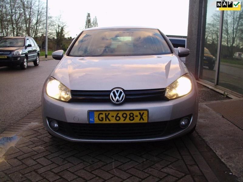 Grijs, metallic lak Gebruikt 2012 VW Golf VII Hatchback | € 5.750 (Goede deal) - Afbeelding 1/4