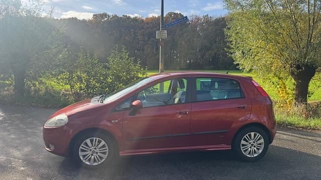 Occasion Fiat Grande Punto Emotion 95 PK (69 kW) 2007 Rood (metallic) Hatchback
