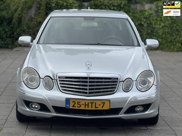Grijs Gebruikt 2009 Mercedes E220 Elegance Sedan | € 4.999 (Goede deal) - Afbeelding 1/4