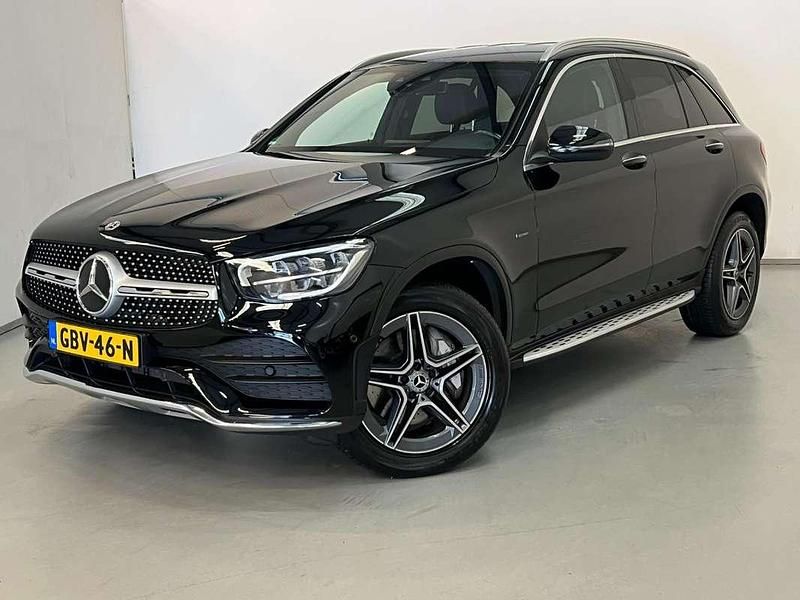 Zwart Occasion 2020 Mercedes GLC300e AMG SUV | € 36.750 (Goede deal) - Afbeelding 1/4