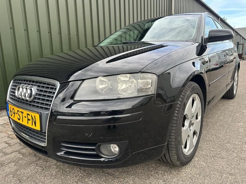 Zwart Occasion 2006 Audi A3 Ambiente Hatchback | € 3.800 (Goede deal) - Afbeelding 1/4