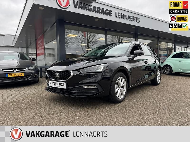 Zwart Gebruikt 2023 Seat Leon Business Stationwagen | € 23.935 - Afbeelding 1/4